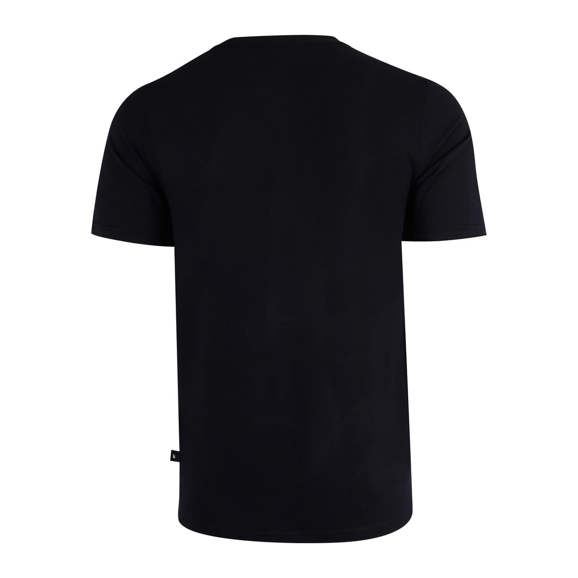 Vista traseira da camiseta masculina preta New Balance modelo MT51070B-BK com gola redonda e mangas curtas